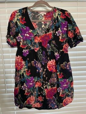 Andree Black Floral V-Neck Short Sleeve Tunic